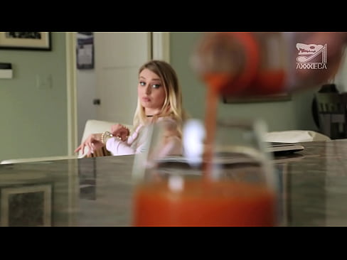 ❤️ Une fille chaude avec de gros seins et une chatte serrée reçoit la bite d'un perdant, mais très fort. ❤ Fucking at us ﹏